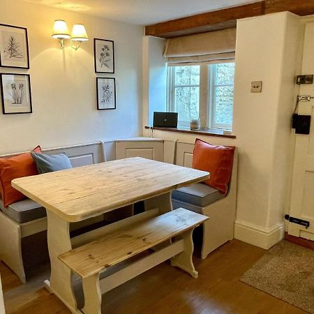 Hebe Cottage - Idyllic And Homely With Attention To Detail Atworth Exterior photo