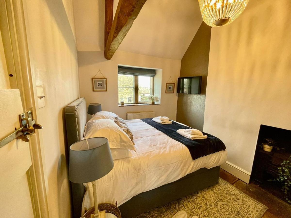 Hebe Cottage - Idyllic And Homely With Attention To Detail Atworth Exterior photo