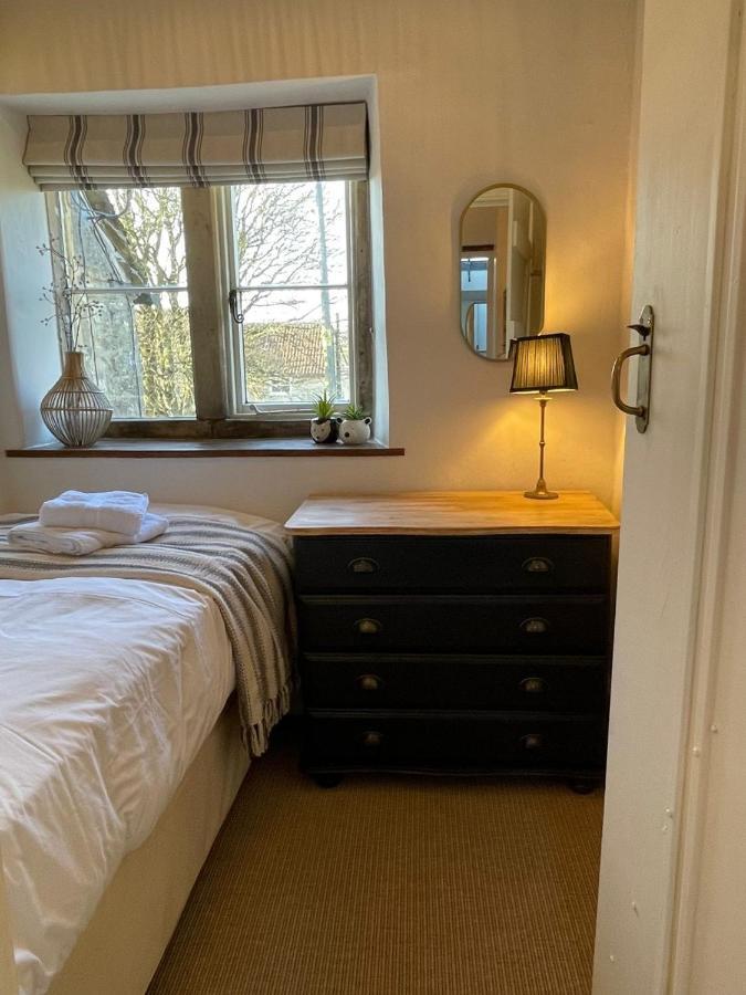 Hebe Cottage - Idyllic And Homely With Attention To Detail Atworth Exterior photo