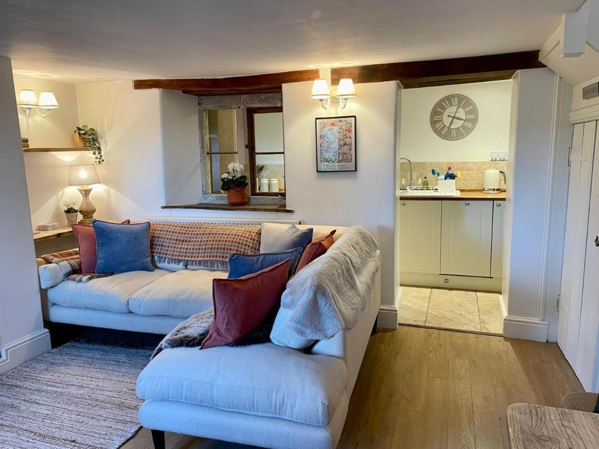 Hebe Cottage - Idyllic And Homely With Attention To Detail Atworth Exterior photo