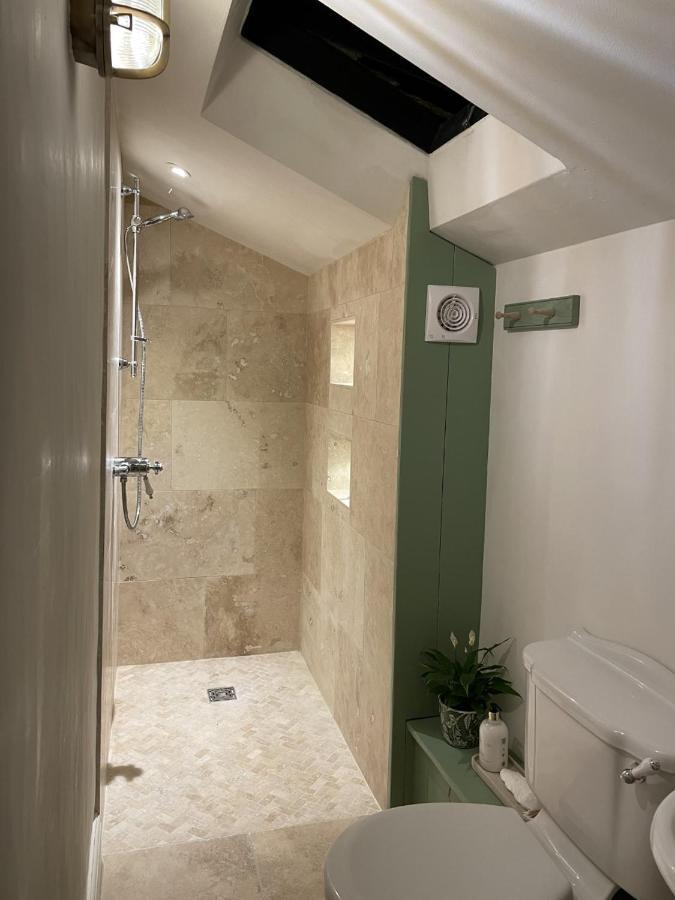 Hebe Cottage - Idyllic And Homely With Attention To Detail Atworth Exterior photo
